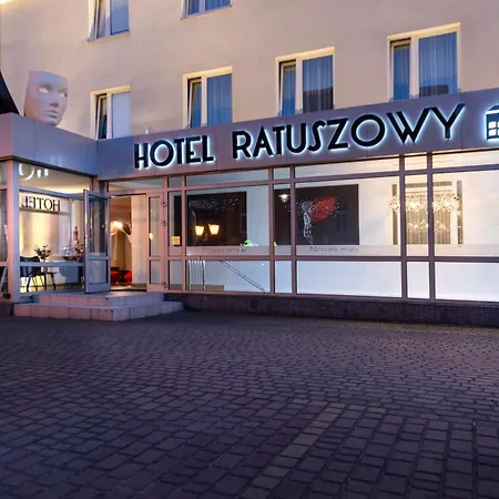 Ratuszowy 3*
