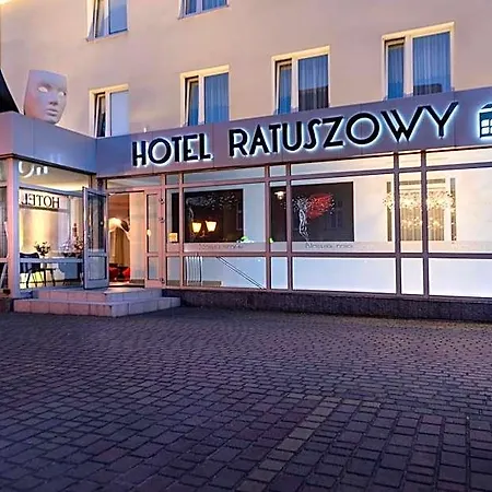 Ratuszowy 3*
